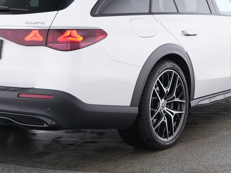 E 300 de 4MATIC Estate All-Terrain con tecnología híbrida EQ